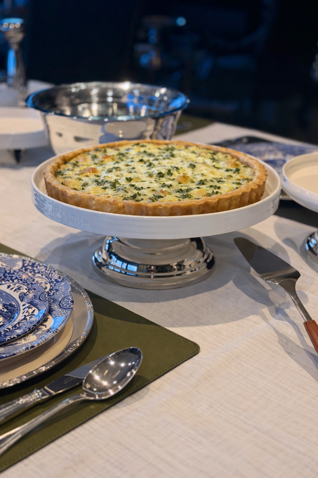 Gümüş Ayaklı Beyaz Porselen Pasta Tabağı (Büyük Boy)