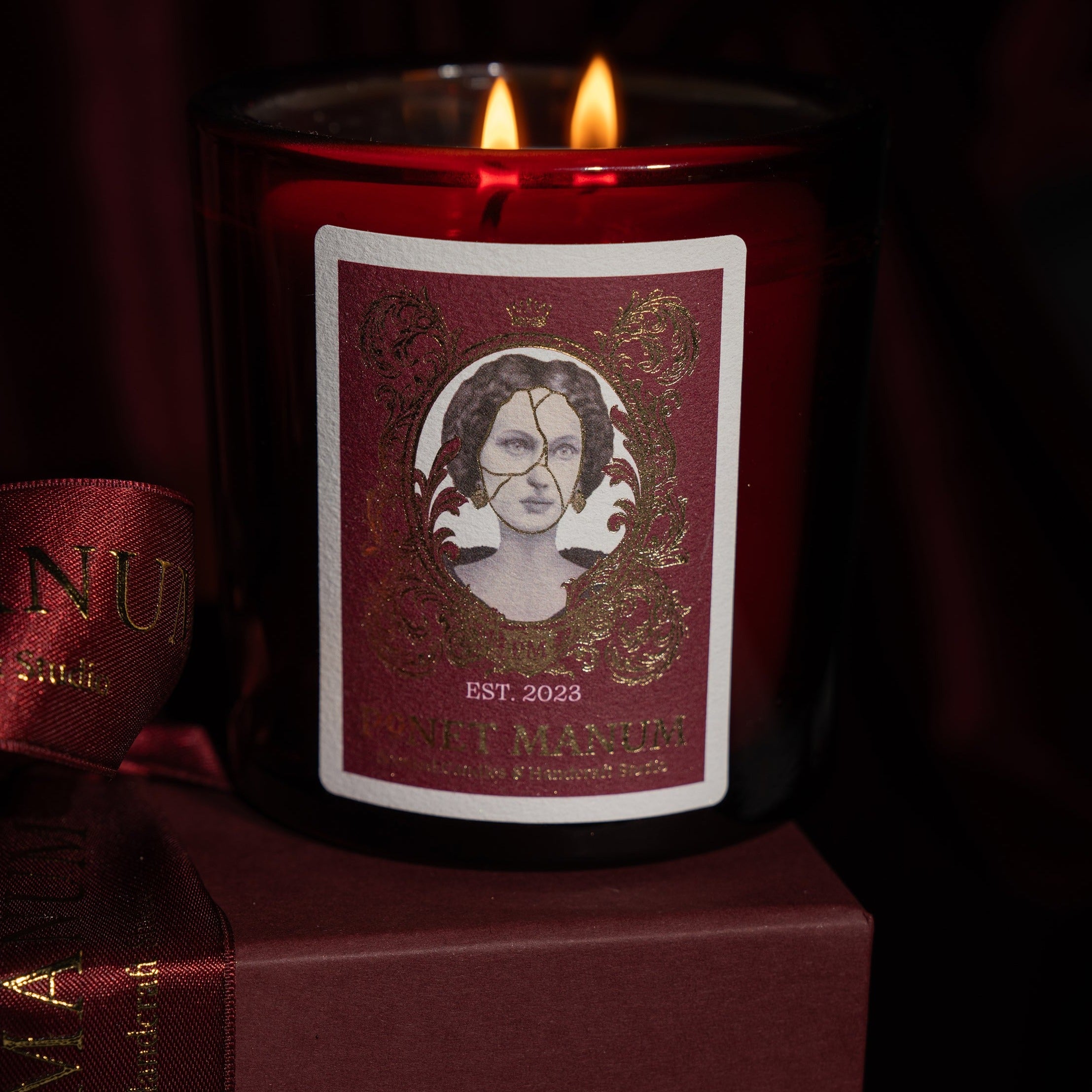 Ponet Manum '' Oud & Leather '' Bordo Büyük Boy Cam Mum