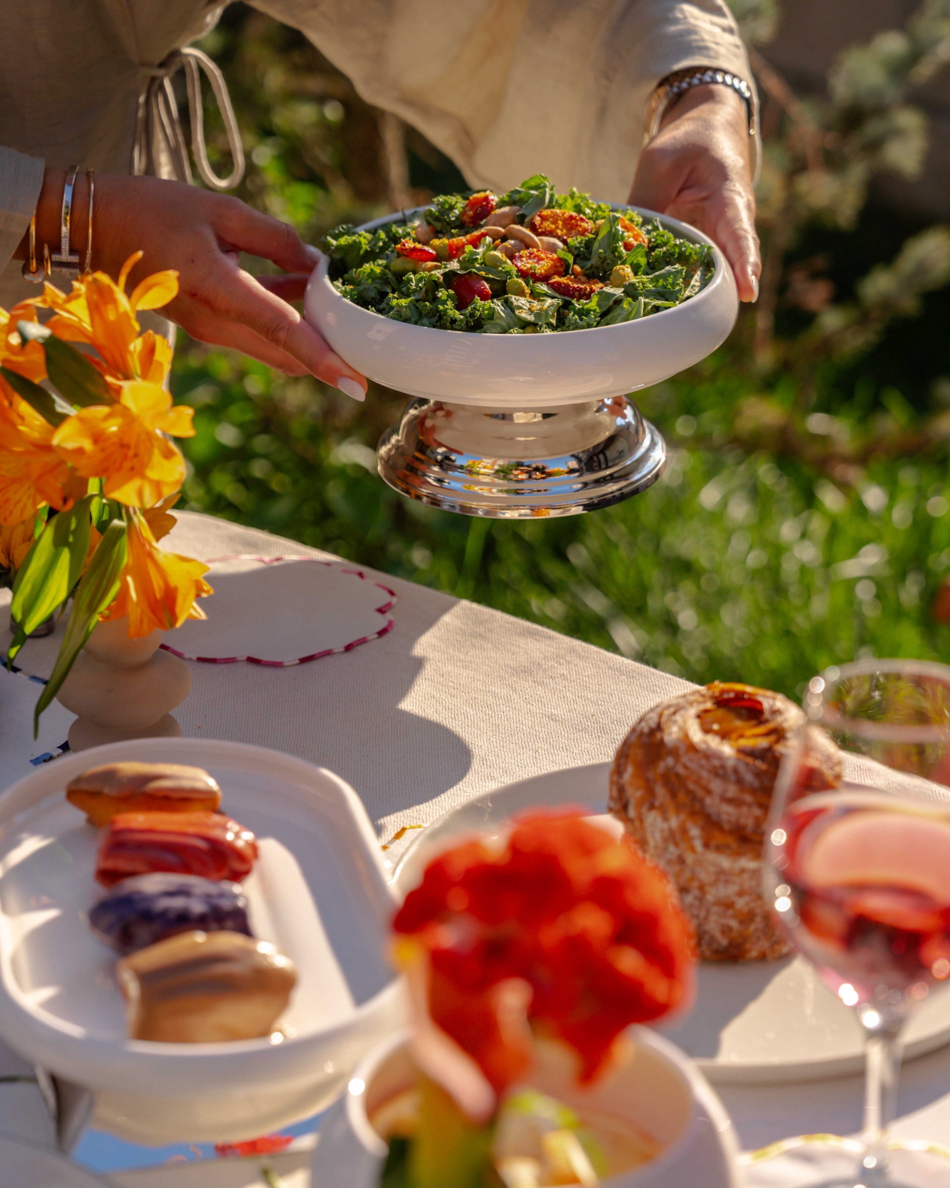 Gümüş Ayaklı Beyaz Porselen Sunum Kasesi